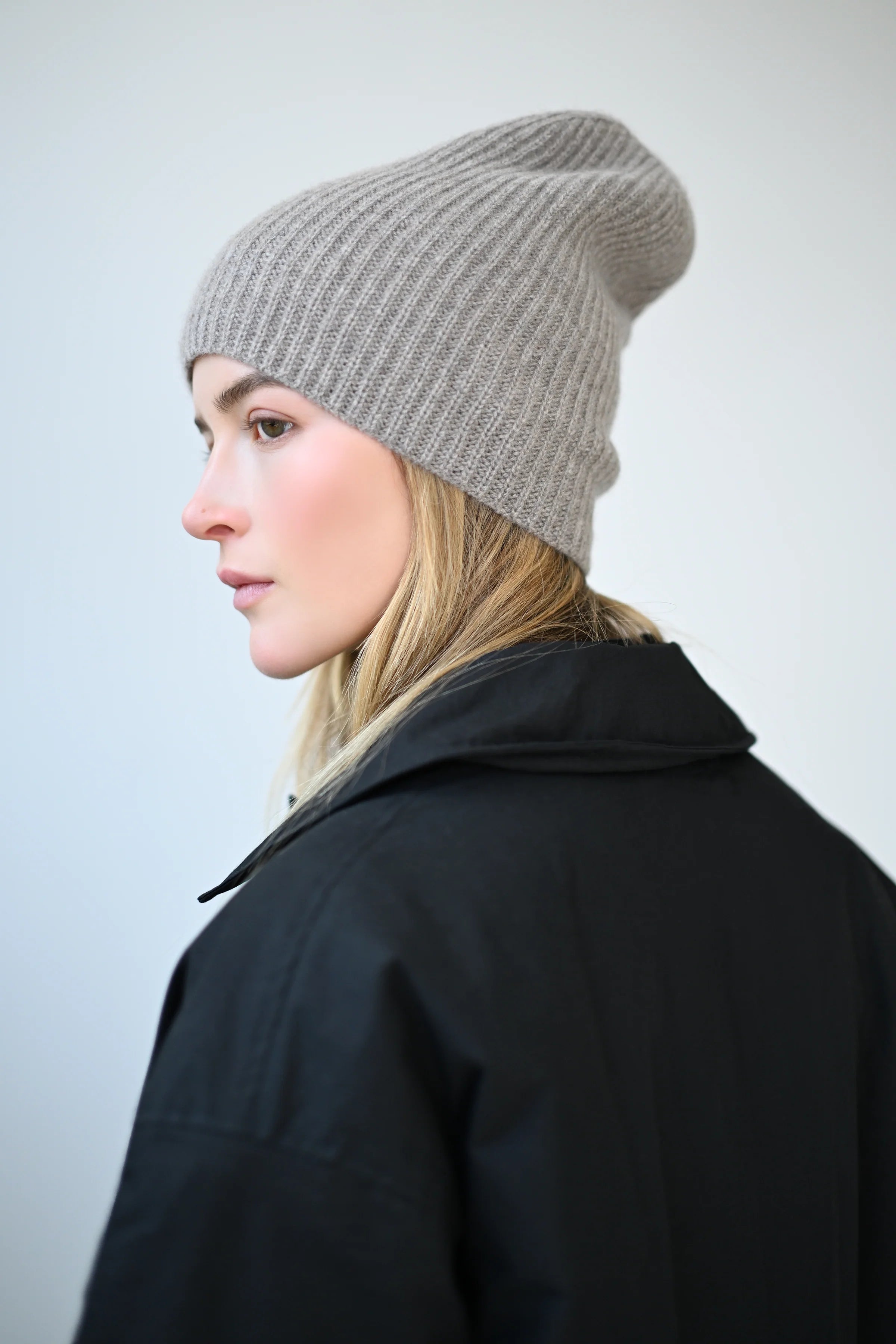 Beanie Cashmere: Peppercorn