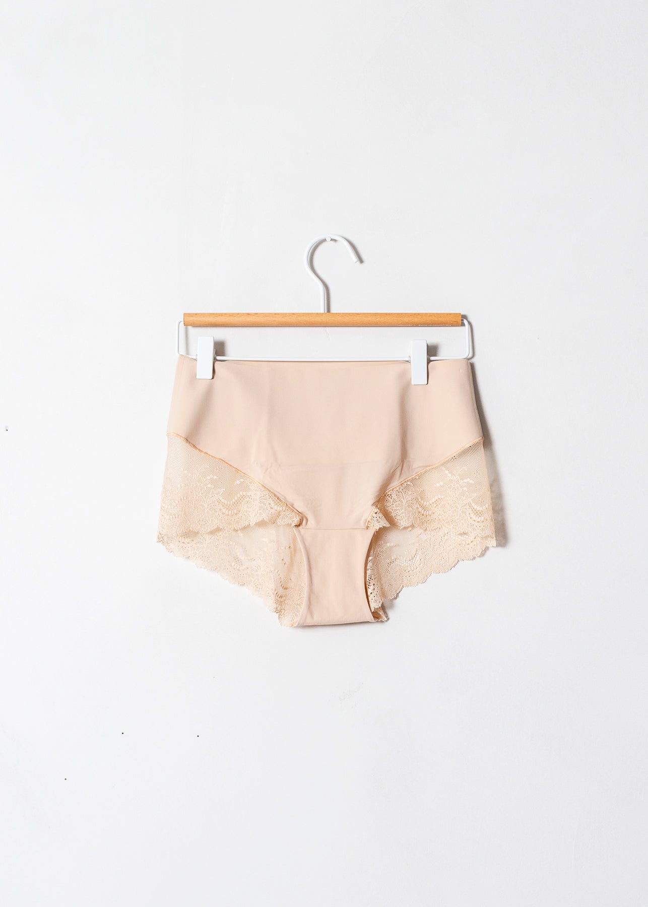 Undie-tectable® Smoothing Lace Hi-Hipster Panty - Soft Nude